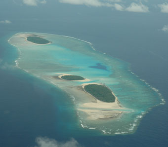 (c) Photo of Yeew and Bulbul Islands with Loosiep Island in the background.